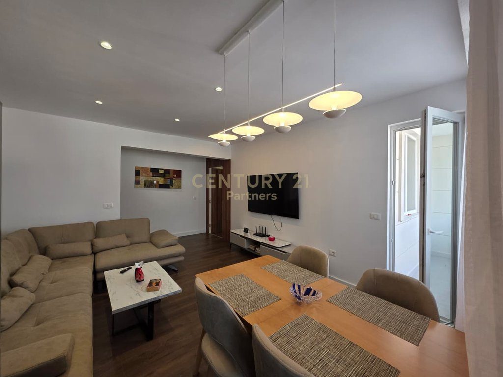 Apartament 2+1 Me Qira në Rrugën Mine Peza, Tiranë - | 90 m²