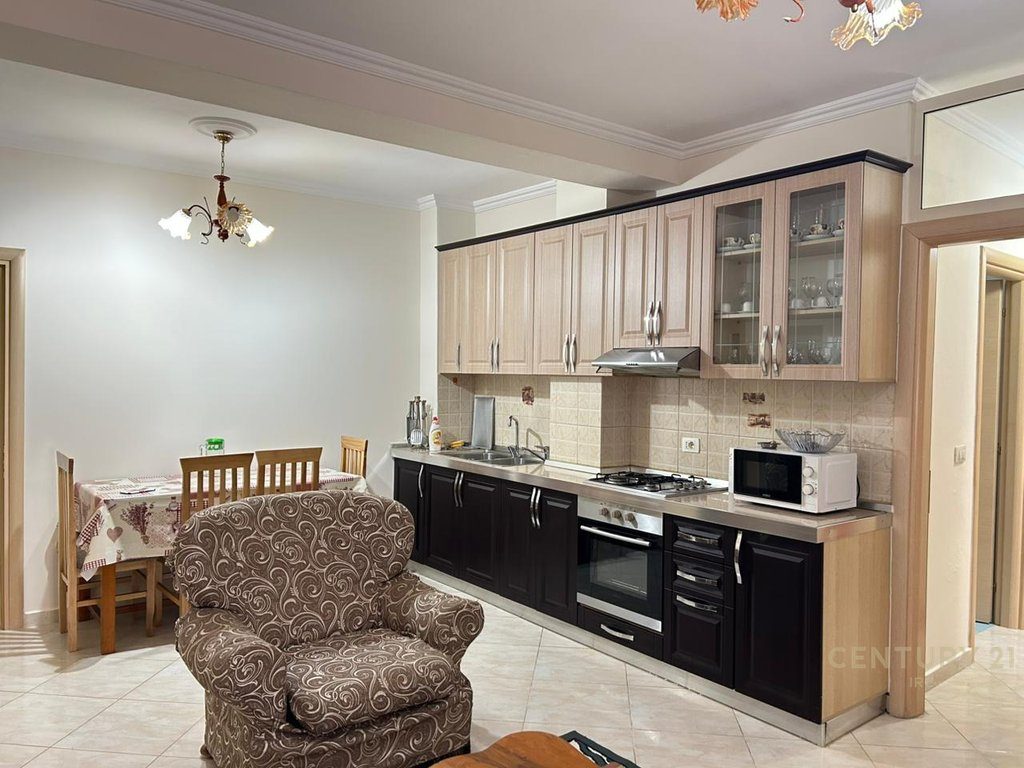 APARTAMENT 2+1 ME QERA PRANË RR. SË KAVAJËS!