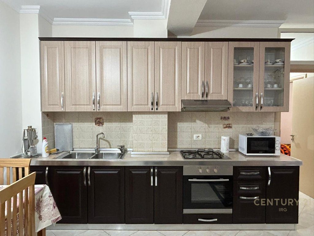 APARTAMENT 2+1 ME QERA PRANË RR. SË KAVAJËS!