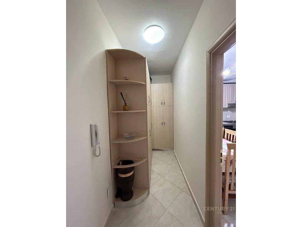 APARTAMENT 2+1 ME QERA PRANË RR. SË KAVAJËS!