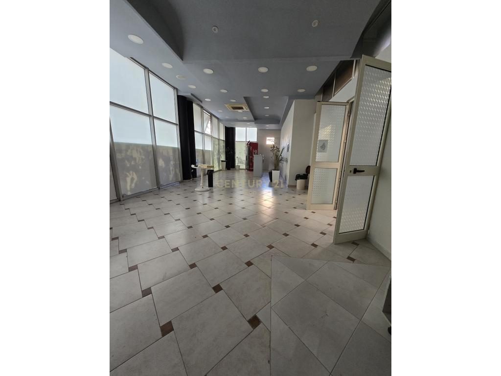 Ambient për Shitje në Durrës, pranë Rrugës Mujo Ulqinaku (1200 Euro/m2) !
