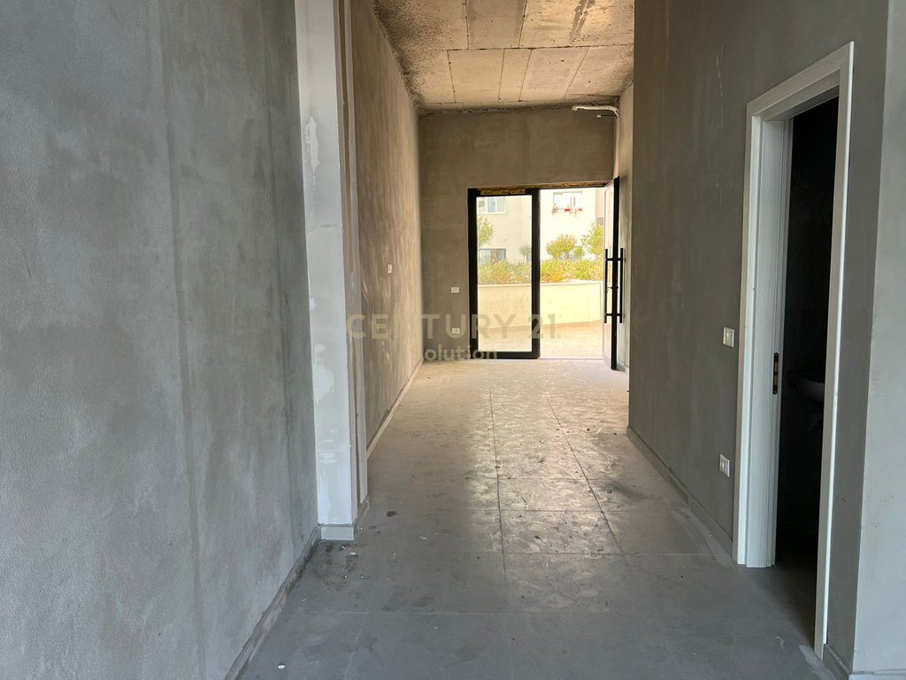 NJESI KOMERCIALE PER QIRA TEK RIVER RESIDENCE!
