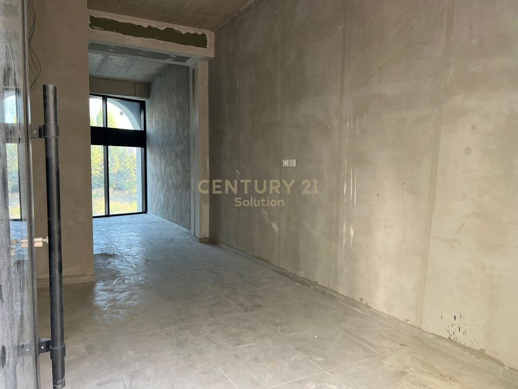 NJESI KOMERCIALE PER QIRA TEK RIVER RESIDENCE!