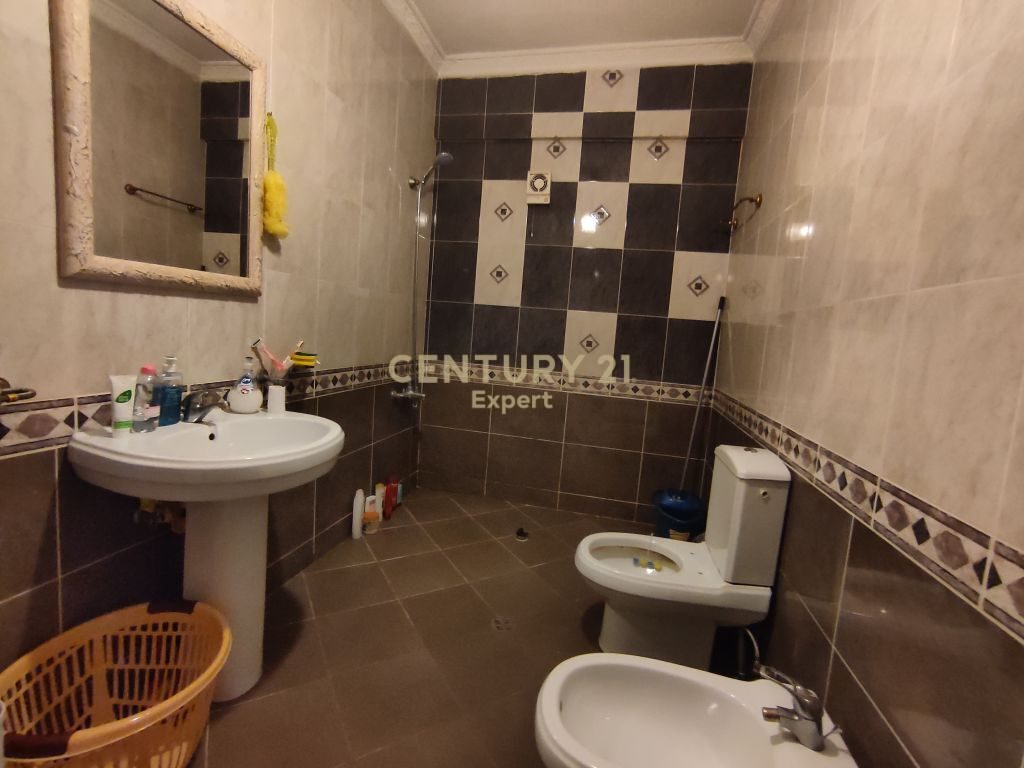 SHESIM APARTAMENT PER INVESTIM PRANE LIQENIT TE TIRANES!!