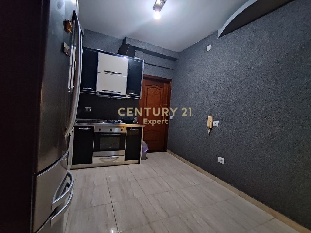SHESIM APARTAMENT PER INVESTIM PRANE LIQENIT TE TIRANES!!