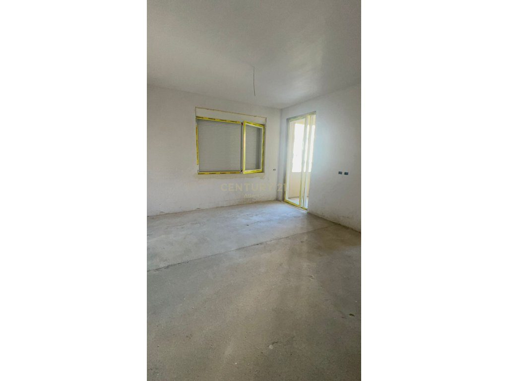 Apartament me lokacion fantastik dhe pamje deti 1+1+ballkon Për Shitje në Golem, Durrës - 126,790| 81.8m² - Century 21 A...