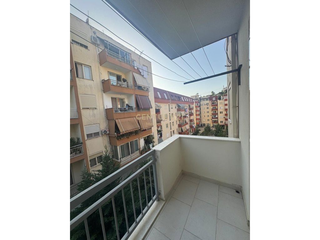 JEPET ME QIRA APARTAMENT 3+1 I MOBILUAR, NE ZONEN E FRESKUT