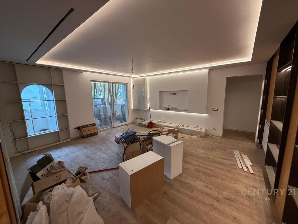 Apartament 2+1+2 prane Stadiumit Dinamo!