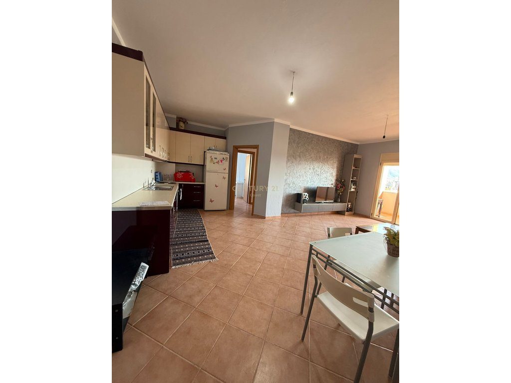 SHITET APARTAMENT 2+2+3 ,NE AFERSI TE RRUGES "TRANSBALLKANIKE"