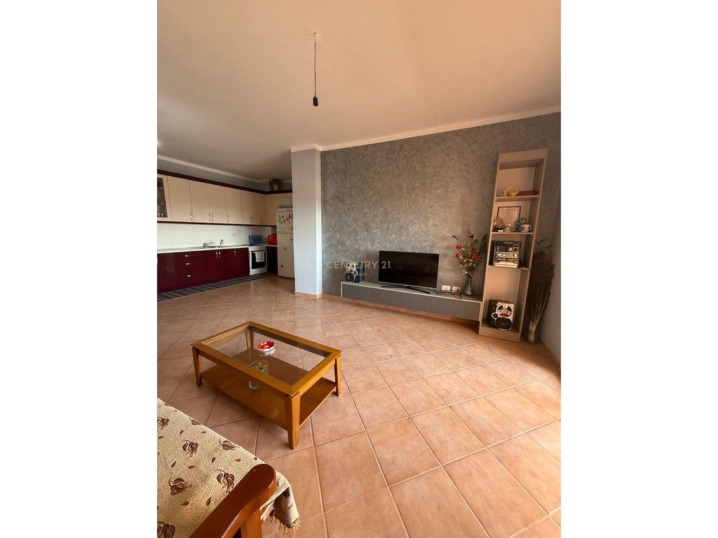SHITET APARTAMENT 2+2+3 ,NE AFERSI TE RRUGES "TRANSBALLKANIKE"