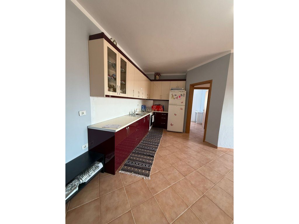 SHITET APARTAMENT 2+2+3 ,NE AFERSI TE RRUGES "TRANSBALLKANIKE"