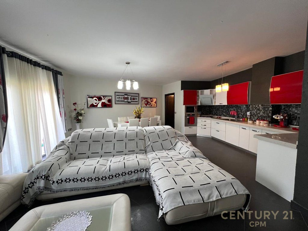 Apartament 2+1 Me Qira në Fresku, Tiranë