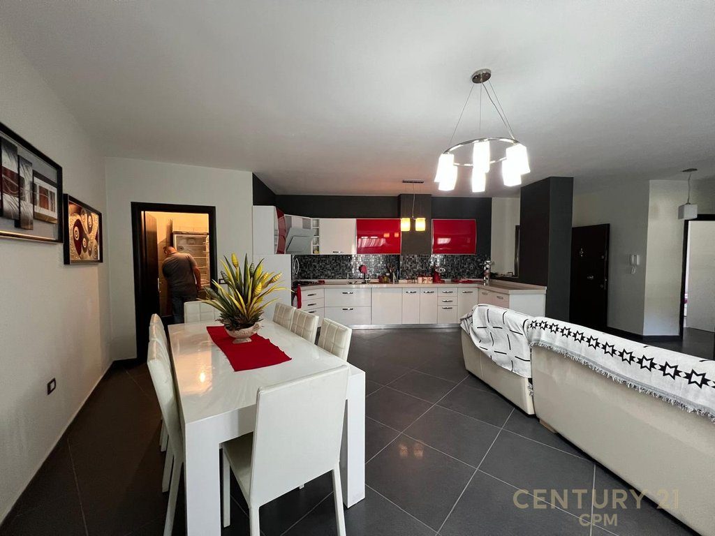 Apartament 2+1 Me Qira në Fresku, Tiranë