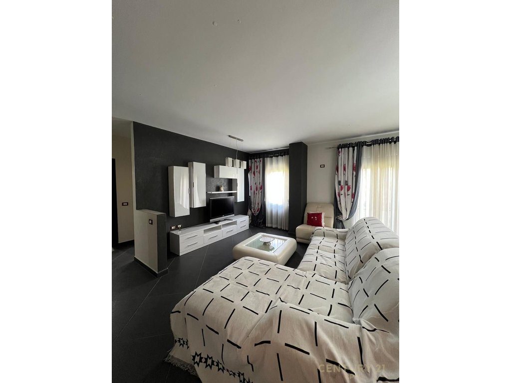 Apartament 2+1 Me Qira në Fresku, Tiranë