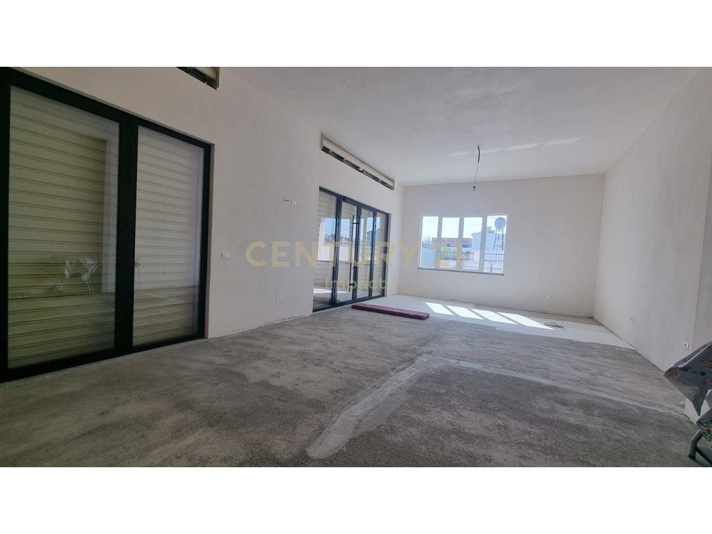 Ambient Komercial ,Me Qira në Kodër Kamëz, Tirana - 750€ !