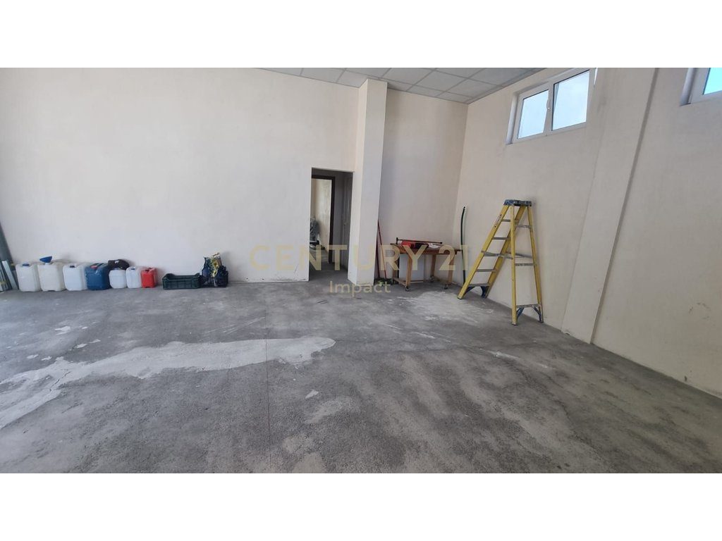 Ambient Komercial ,Me Qira në Kodër Kamëz, Tirana - 750€ !