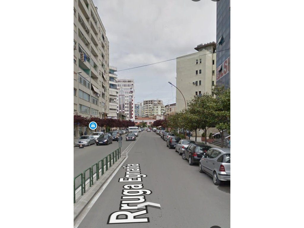 Jepet me Qira Ambient në Qendër të Durrësit!