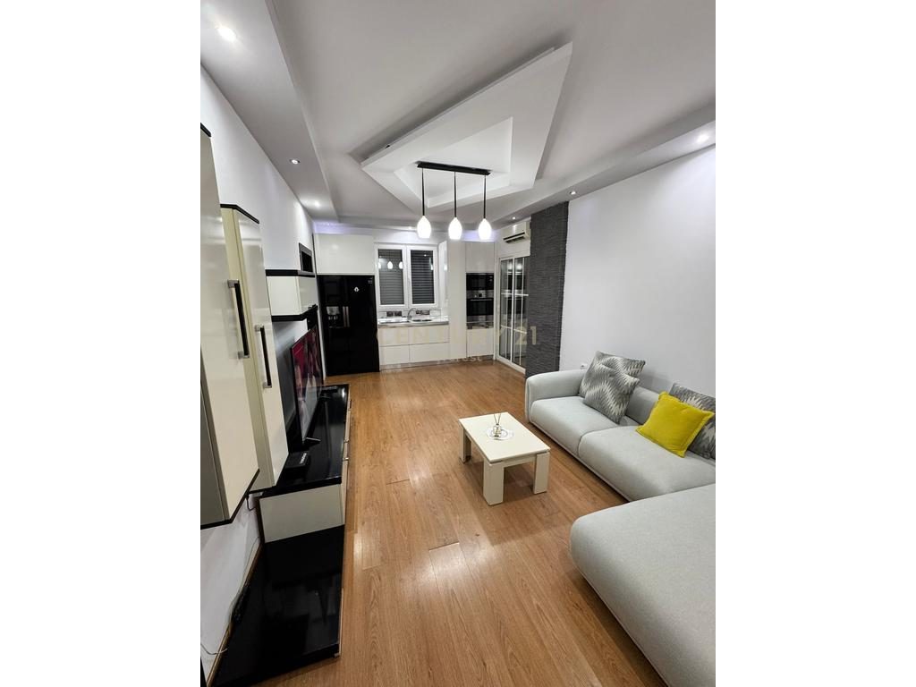 BLV. I RI, APARTAMENT 2+1 PER QIRA