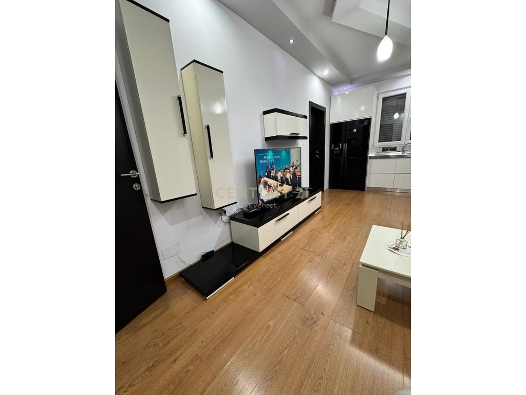 BLV. I RI, APARTAMENT 2+1 PER QIRA