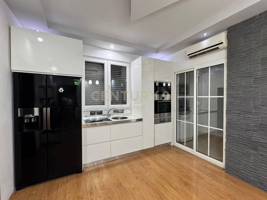 BLV. I RI, APARTAMENT 2+1 PER QIRA