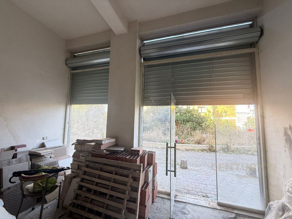 Ofrojme dyqan për shitje në Astir!!