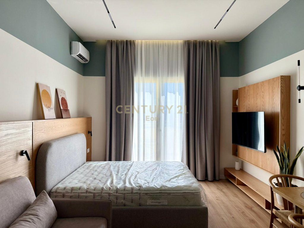 SHITET SUPER APART-HOTEL LUKSOZ ME PAMJE BALLORE DETI NE QENDER TE DURRESIT !