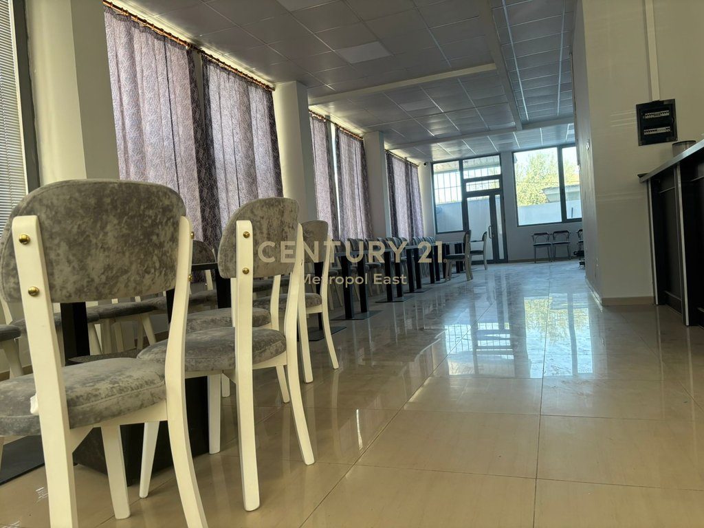 Jepet per Qira ambient  komercial ne Kamez