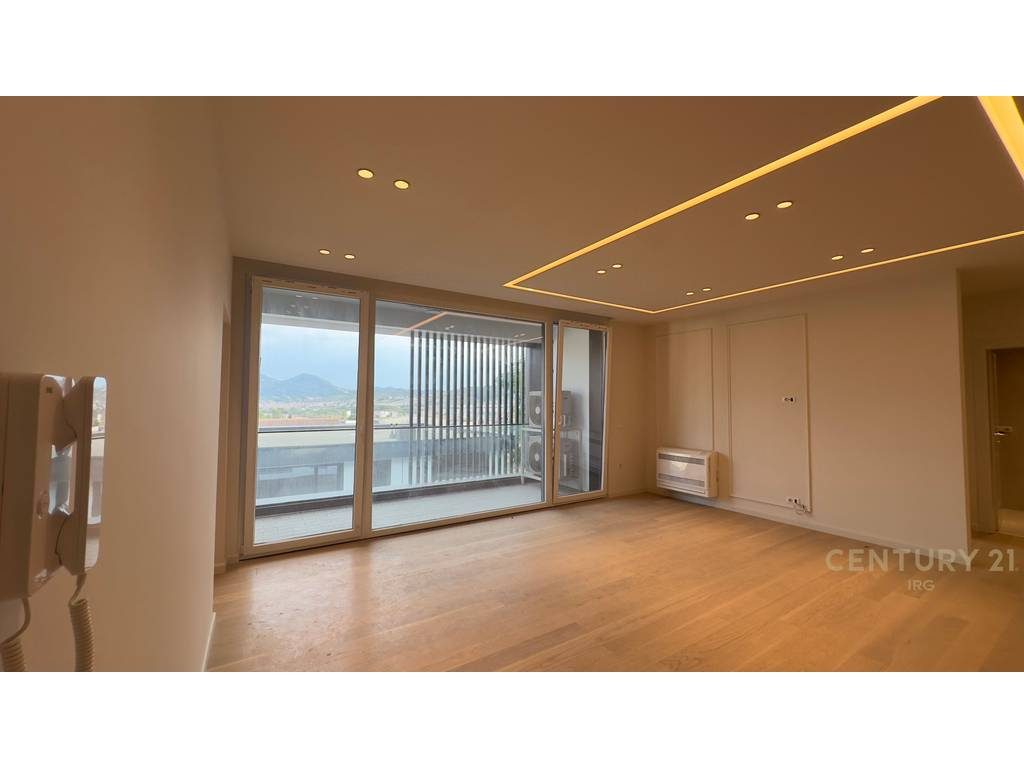 NË SHITJE – APARTAMENT LUKSOZ 3+1+2 PRANË PALLATIT TË BRIGADAVE