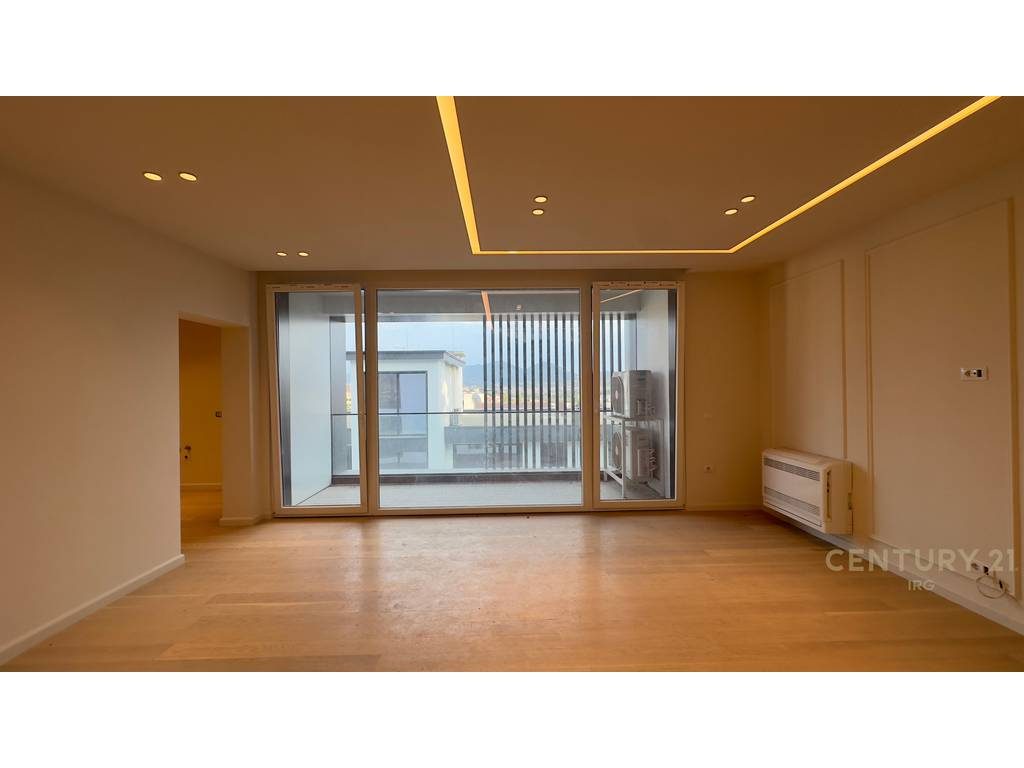 NË SHITJE – APARTAMENT LUKSOZ 3+1+2 PRANË PALLATIT TË BRIGADAVE