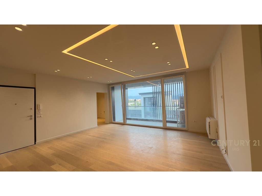 NË SHITJE – APARTAMENT LUKSOZ 3+1+2 PRANË PALLATIT TË BRIGADAVE