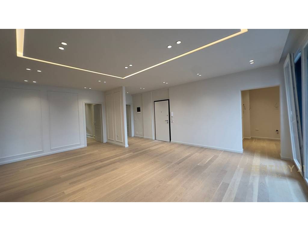 NË SHITJE – APARTAMENT LUKSOZ 3+1+2 PRANË PALLATIT TË BRIGADAVE