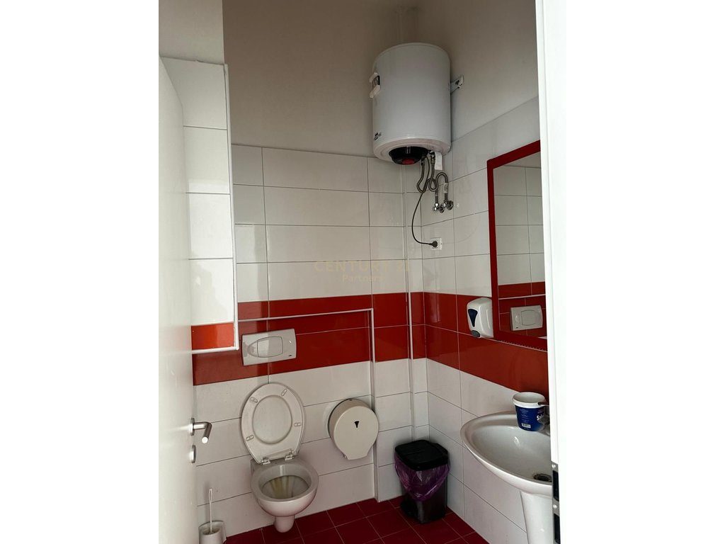 JEPET ME QIRA AMBIENT KOMERCIAL KOMPLEKSI MAGNET-21 DHJETORI
