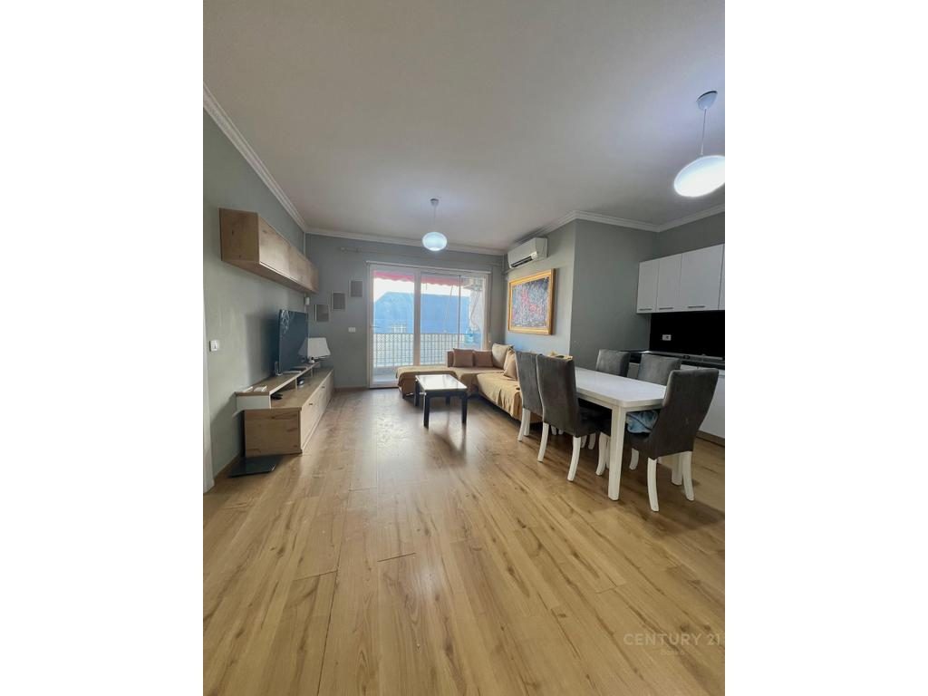 Komuna e Parisit, Shitet Apartament 2+1+2