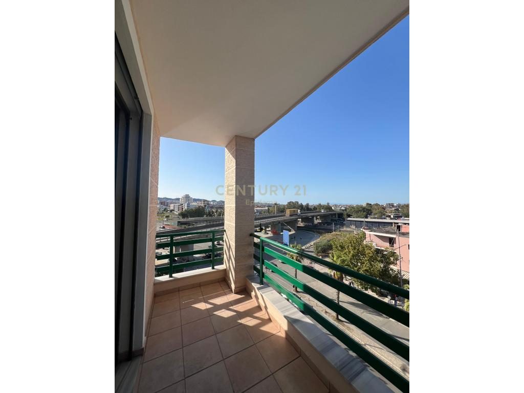JEPET ME QIRA APARTAMENT 2+1+2 + POST PARKIMI NE STACIONIN E PARE PLAZH!