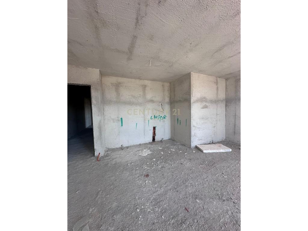 Apartament 1+1 për Shitje në Golem!