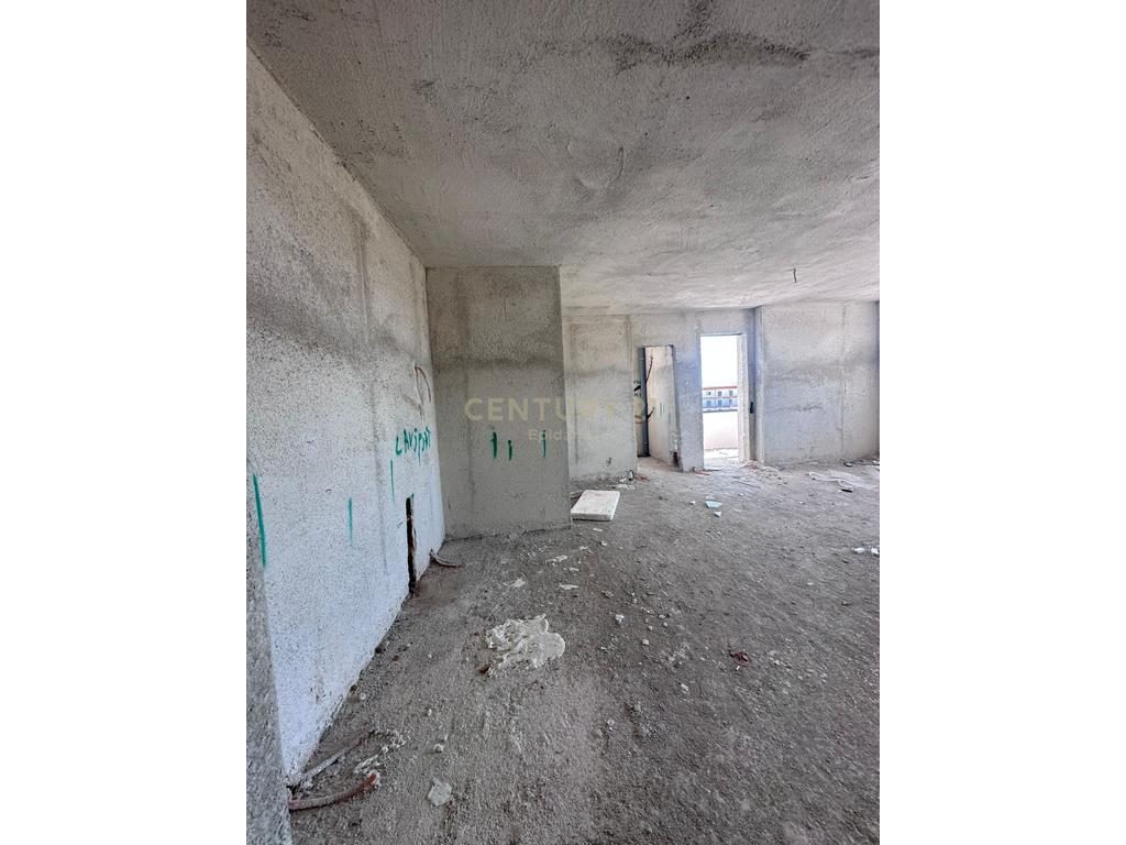 Apartament 1+1 për Shitje në Golem!