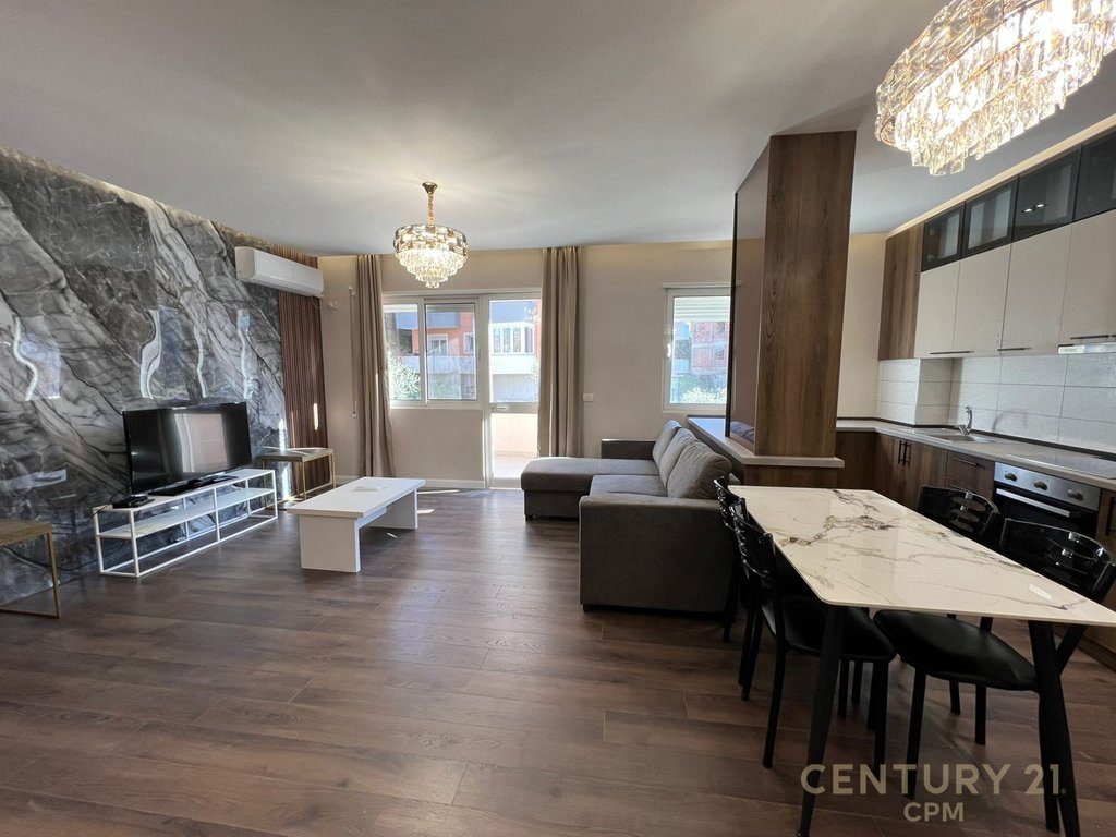 Apartament 2+1 Për Shitje në zonen e Kopshtit Botanik Zoologjik, Tiranë