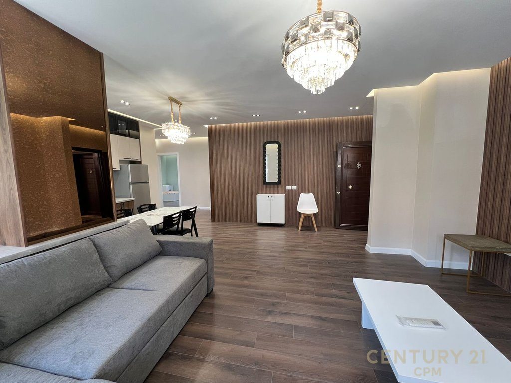Apartament 2+1 Për Shitje në zonen e Kopshtit Botanik Zoologjik, Tiranë