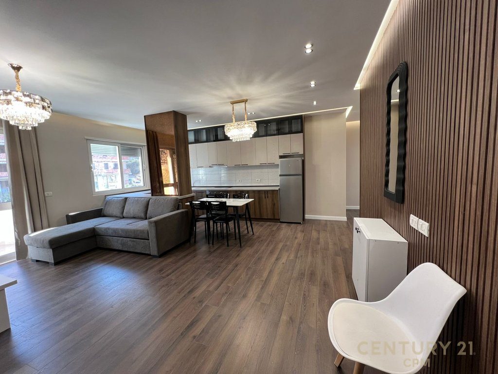 Apartament 2+1 Për Shitje në zonen e Kopshtit Botanik Zoologjik, Tiranë