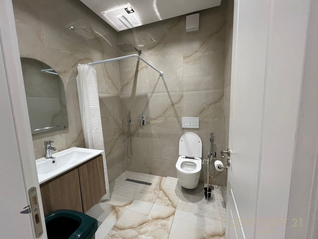 Apartament 2+1 Për Shitje në zonen e Kopshtit Botanik Zoologjik, Tiranë