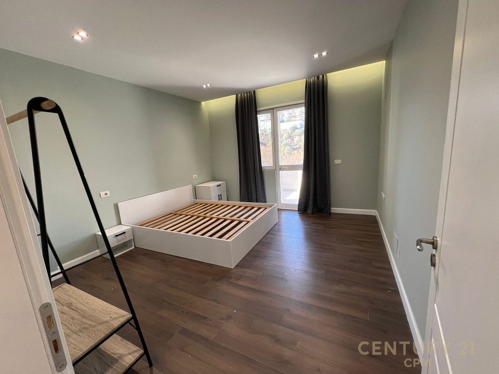 Apartament 2+1 Për Shitje në zonen e Kopshtit Botanik Zoologjik, Tiranë