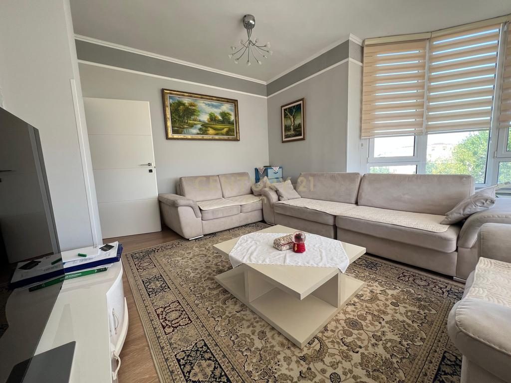 Shitet apartament 1+1 me kuzhine te vecuar,tek Mali Robit !