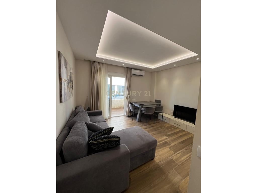 Shitet apartament 1+1 ne Qerret, 150 m larg detit!!