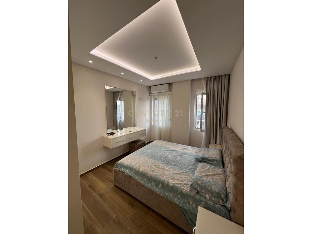 Shitet apartament 1+1 ne Qerret, 150 m larg detit!!