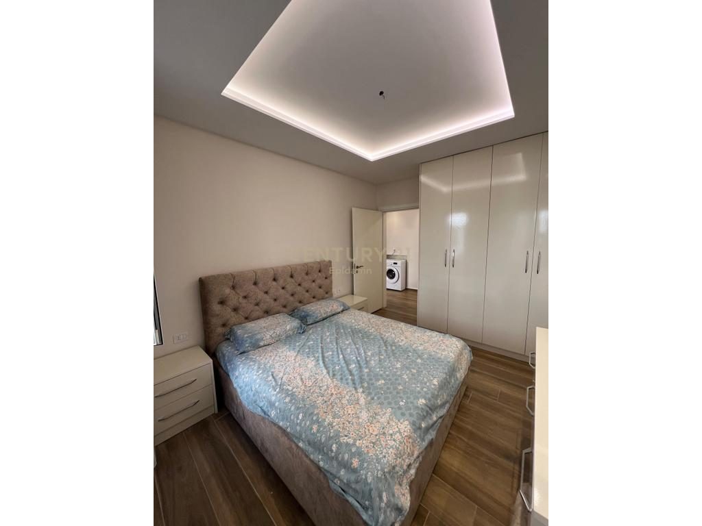 Shitet apartament 1+1 ne Qerret, 150 m larg detit!!
