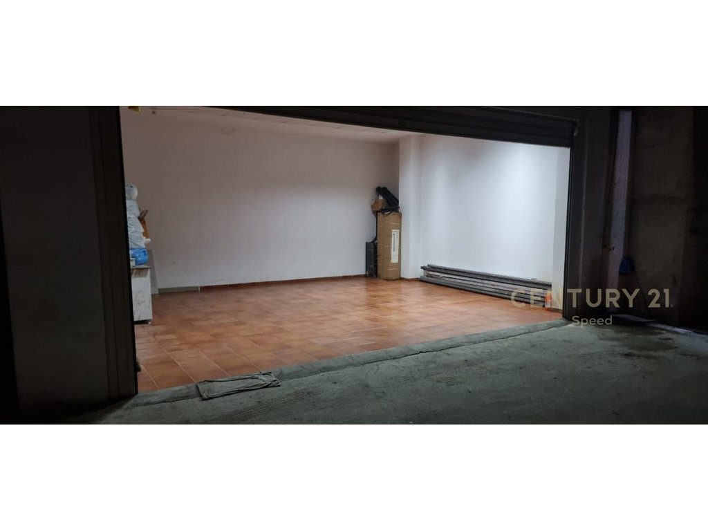 Shesim 2 poste parkimi në Rrugën e Dibrës tek Komleksi Halili!!