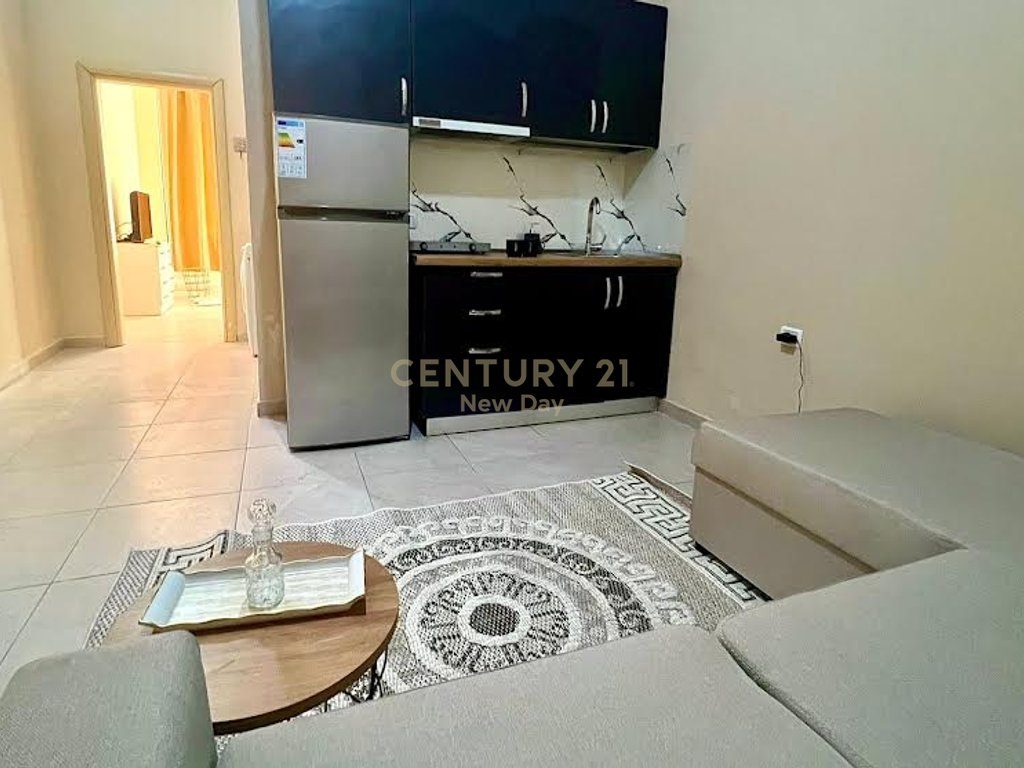 Shitet aktiviteti Booking per 4 apartamente