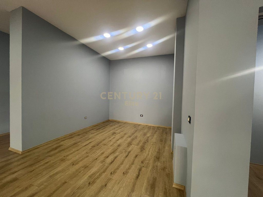 Qira, Ambient Biznesi, Shkoze