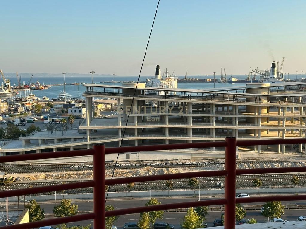 SHESIM GARSONIERE NE QENDER TE DURRESIT ME PAMJE PORTI , PRANE UJESJELLESIT!