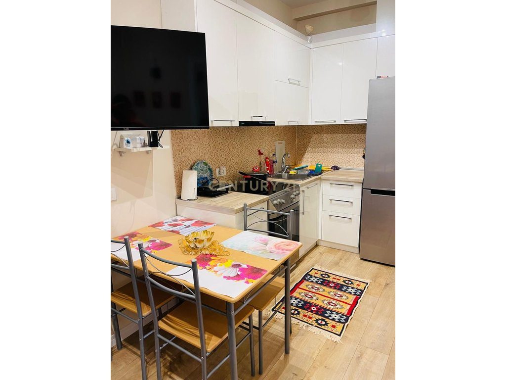 JEPET ME QIRA APARTAMENT I KONVERTUAR NE 2+1 TEK STACIONI IPARE NE PLAZH!